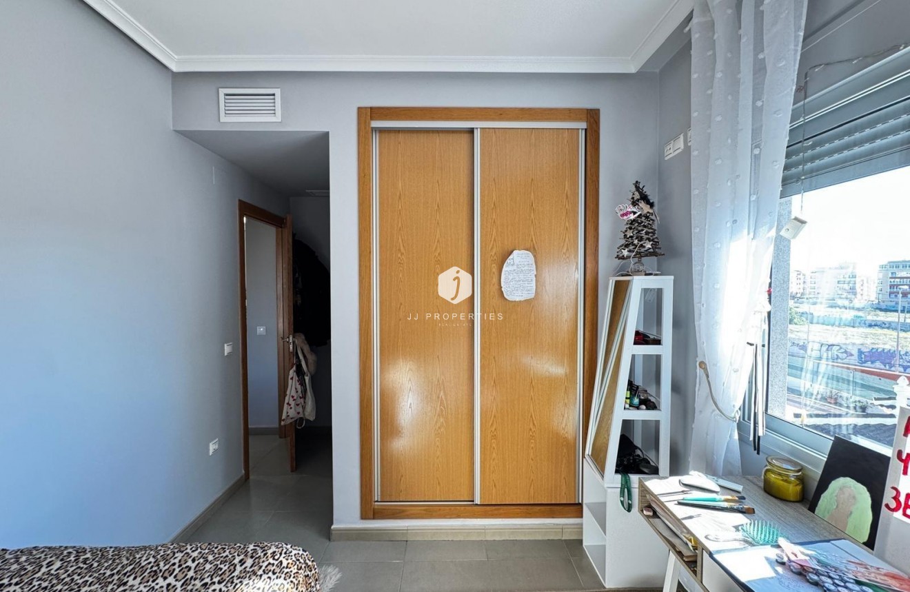 Resale - Apartment / flat -
Torrevieja - Playa del Cura