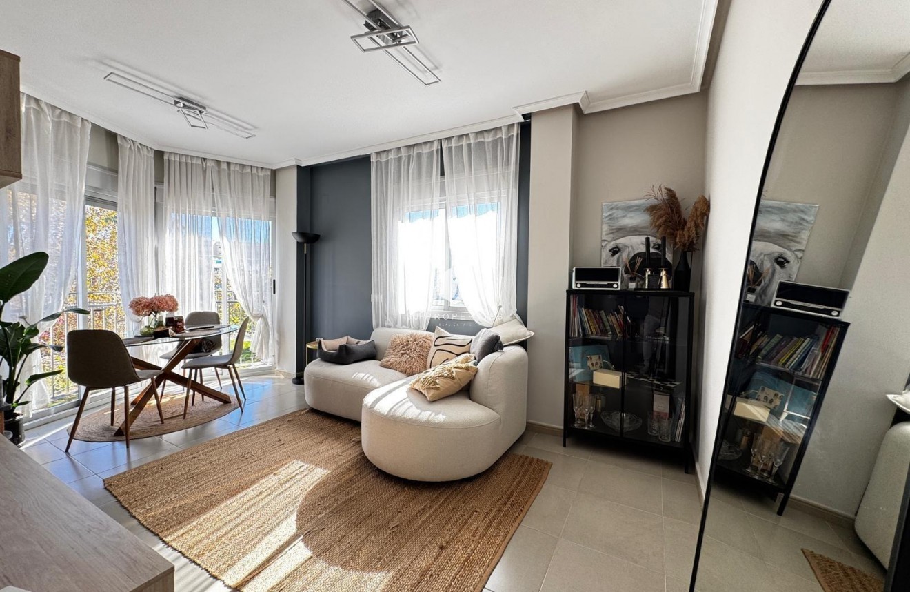 Resale - Apartment / flat -
Torrevieja - Playa del Cura