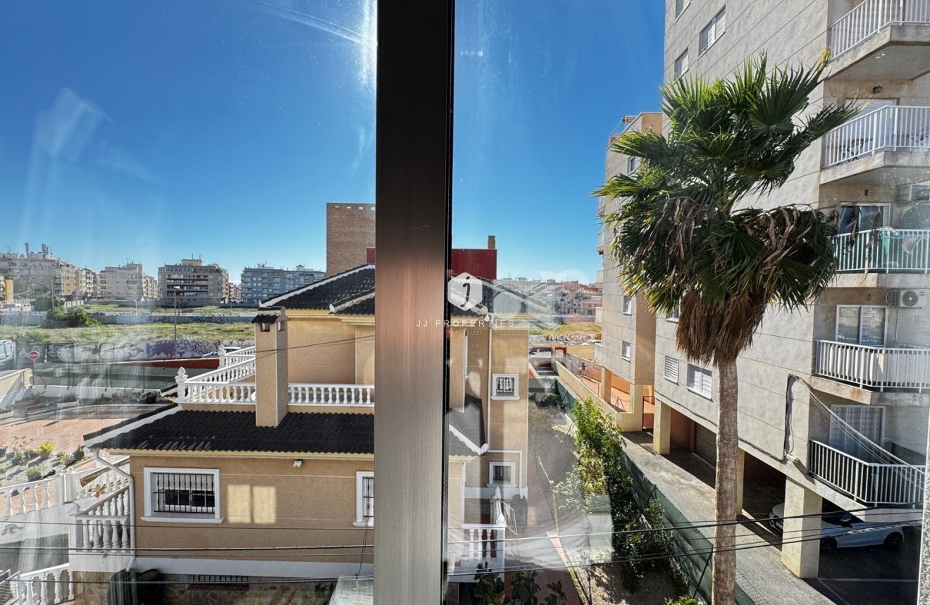 Resale - Apartment / flat -
Torrevieja - Playa del Cura