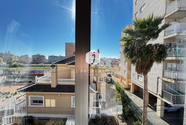 Resale - Apartment / flat -
Torrevieja - Playa del Cura