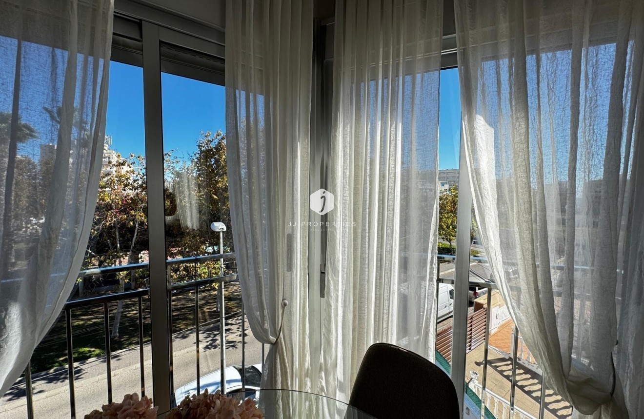 Resale - Apartment / flat -
Torrevieja - Playa del Cura