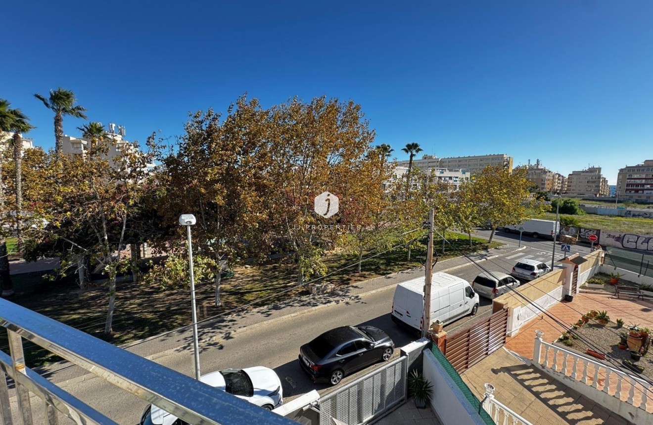 Resale - Apartment / flat -
Torrevieja - Playa del Cura