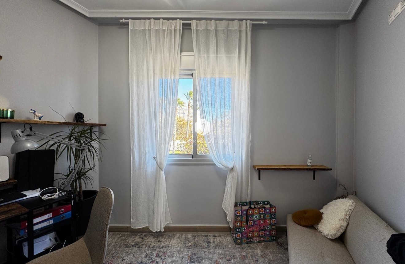 Resale - Apartment / flat -
Torrevieja - Playa del Cura