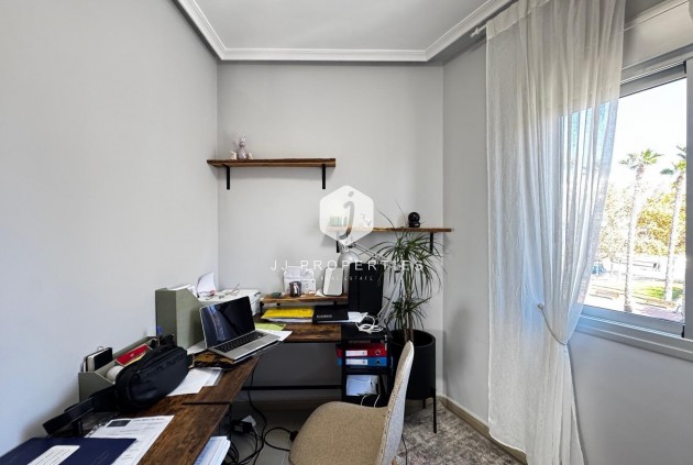 Resale - Apartment / flat -
Torrevieja - Playa del Cura