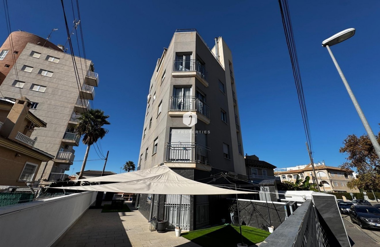 Resale - Apartment / flat -
Torrevieja - Playa del Cura