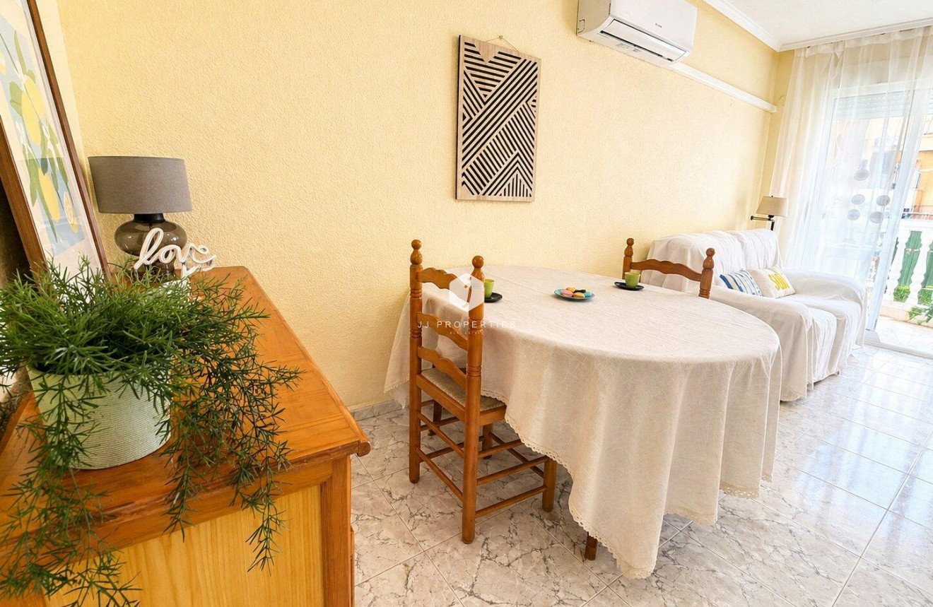 D'occasion - Appartement -
Torrevieja - Habaneras