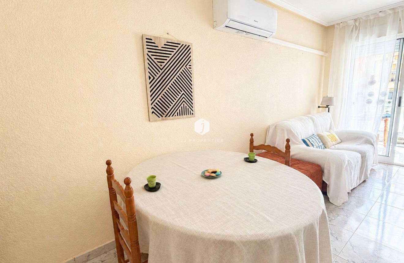 D'occasion - Appartement -
Torrevieja - Habaneras