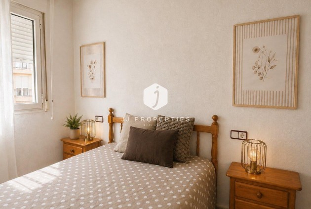 D'occasion - Appartement -
Torrevieja - Habaneras