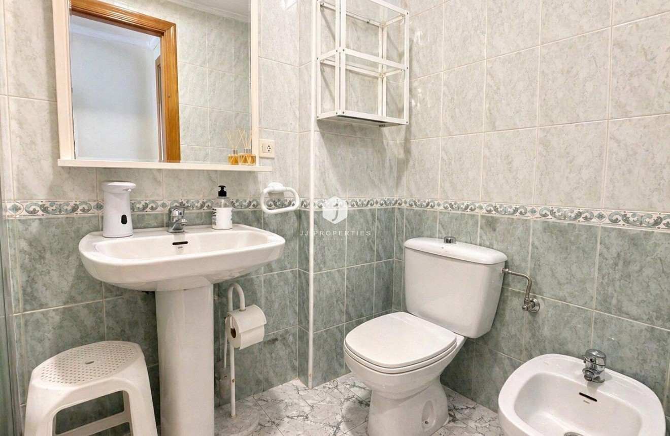 D'occasion - Appartement -
Torrevieja - Habaneras