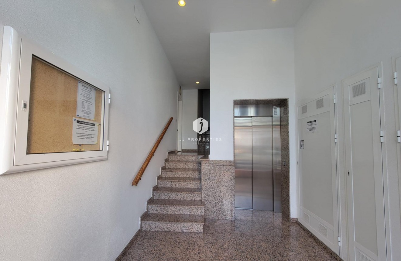 Resale - Apartment / flat -
Torrevieja - Playa del Cura