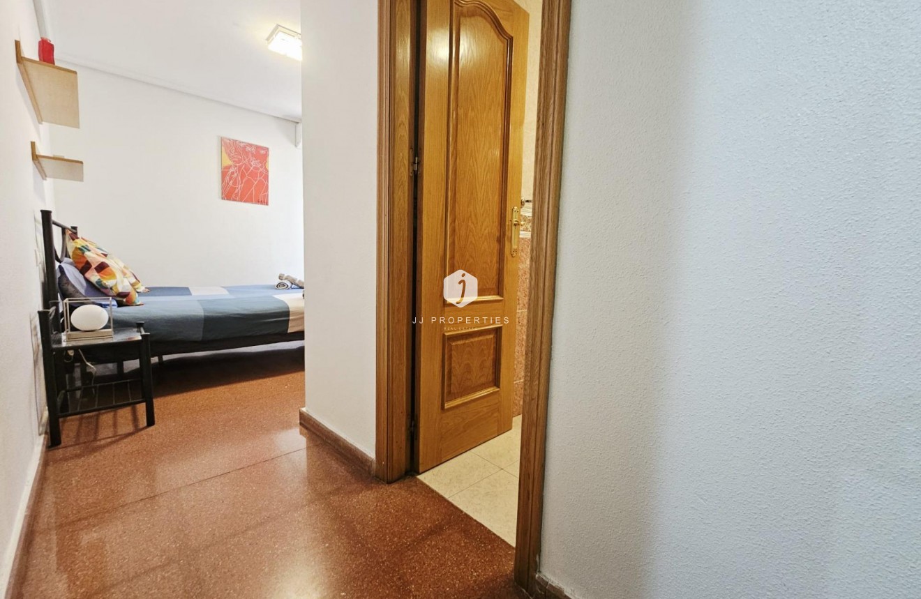 Aus zweiter Hand - Wohnung -
Torrevieja - Estacion de autobuses