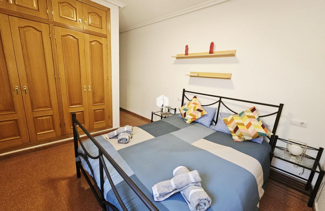 Aus zweiter Hand - Wohnung -
Torrevieja - Estacion de autobuses