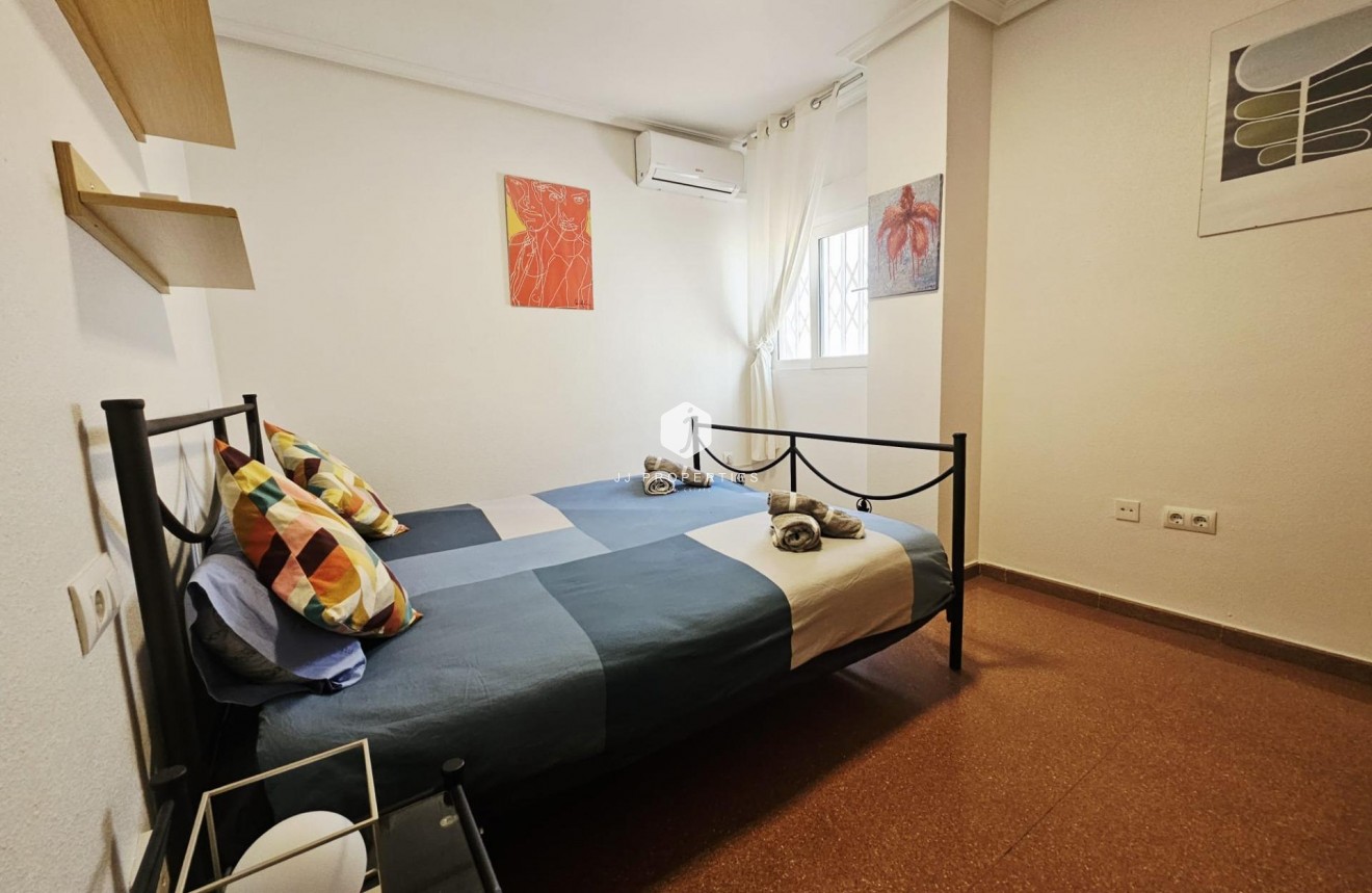 Aus zweiter Hand - Wohnung -
Torrevieja - Estacion de autobuses