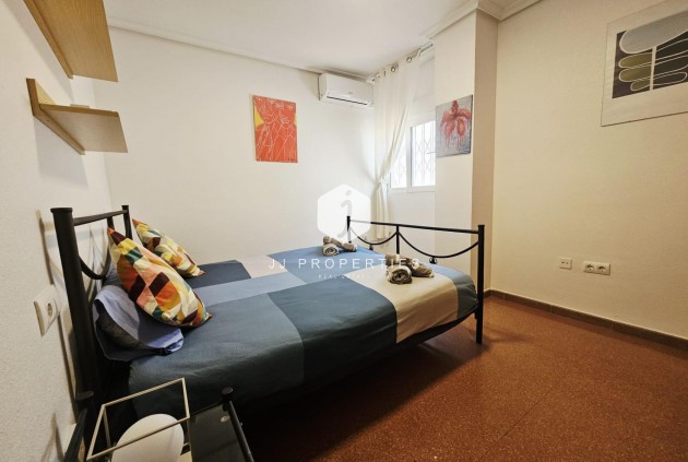 Aus zweiter Hand - Wohnung -
Torrevieja - Estacion de autobuses