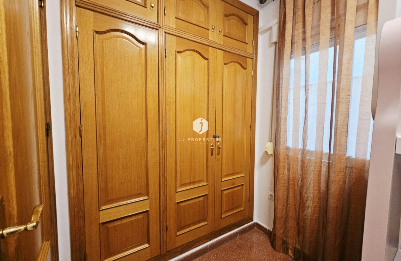 Aus zweiter Hand - Wohnung -
Torrevieja - Estacion de autobuses