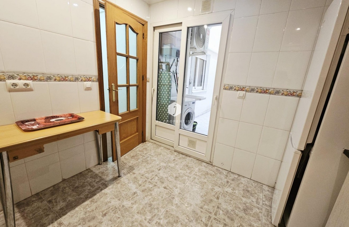 Aus zweiter Hand - Wohnung -
Torrevieja - Estacion de autobuses