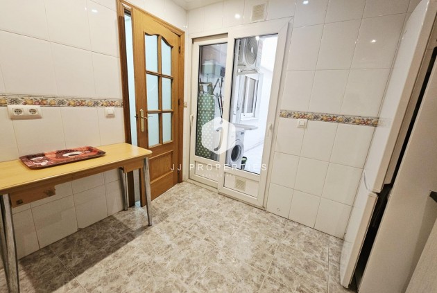 Aus zweiter Hand - Wohnung -
Torrevieja - Estacion de autobuses