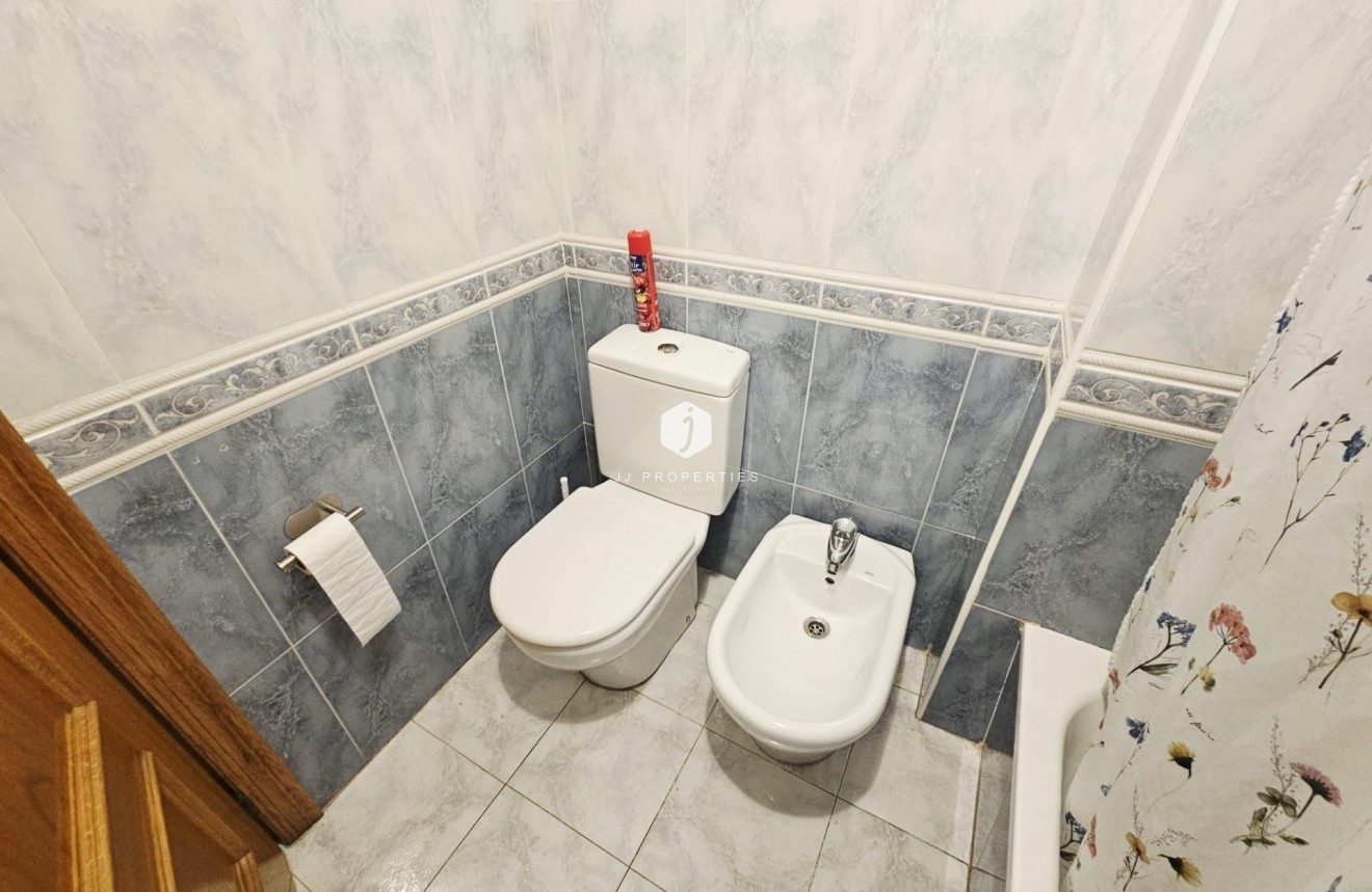 Aus zweiter Hand - Wohnung -
Torrevieja - Estacion de autobuses