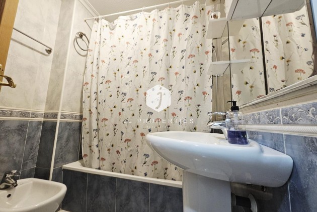 Aus zweiter Hand - Wohnung -
Torrevieja - Estacion de autobuses