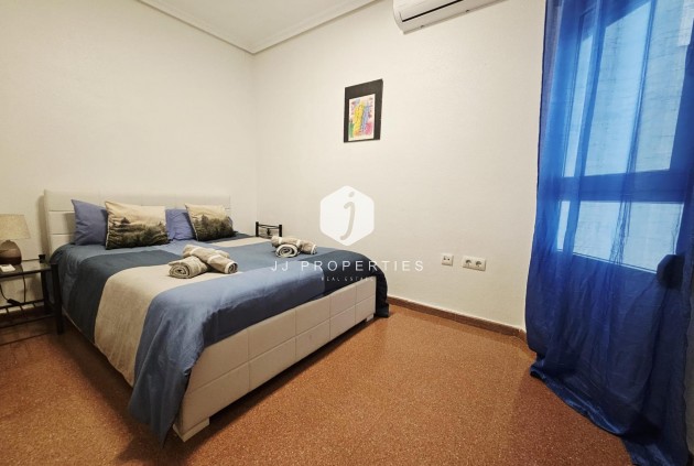 Aus zweiter Hand - Wohnung -
Torrevieja - Estacion de autobuses
