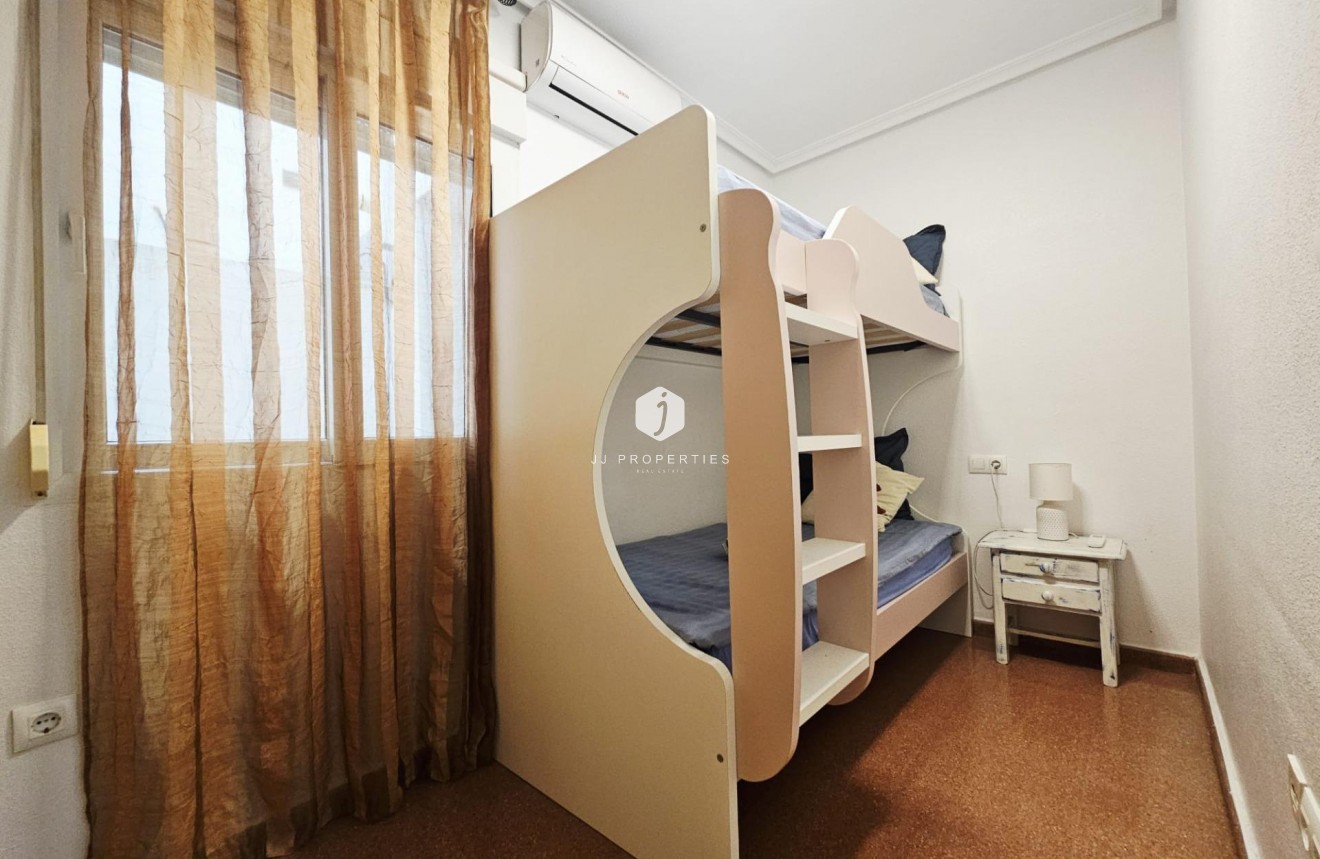 Aus zweiter Hand - Wohnung -
Torrevieja - Estacion de autobuses