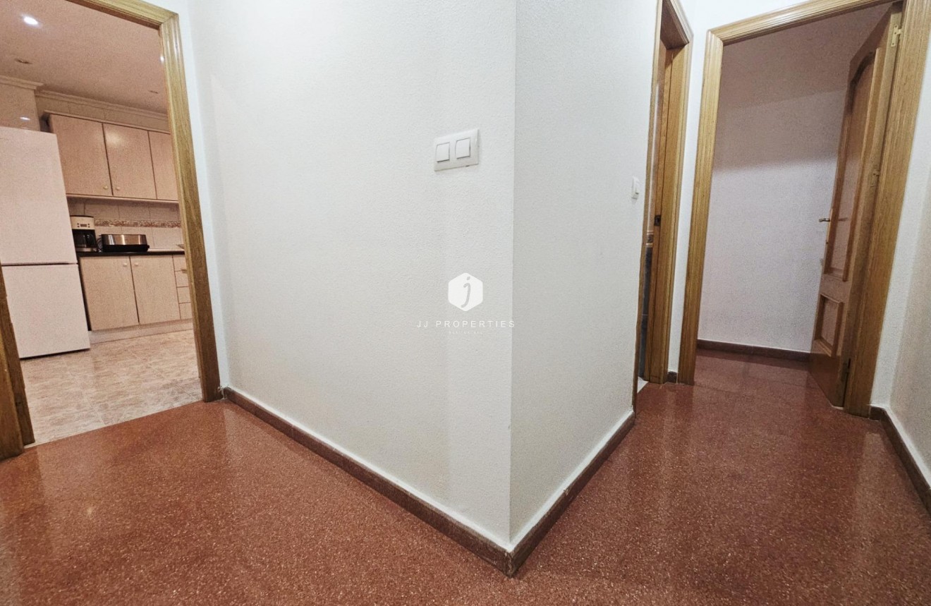 Aus zweiter Hand - Wohnung -
Torrevieja - Estacion de autobuses