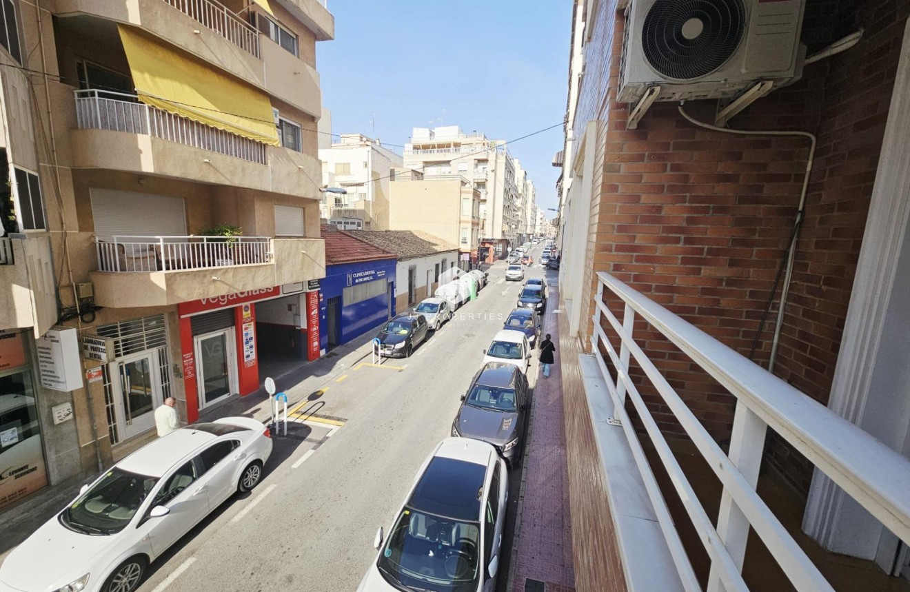Aus zweiter Hand - Wohnung -
Torrevieja - Estacion de autobuses