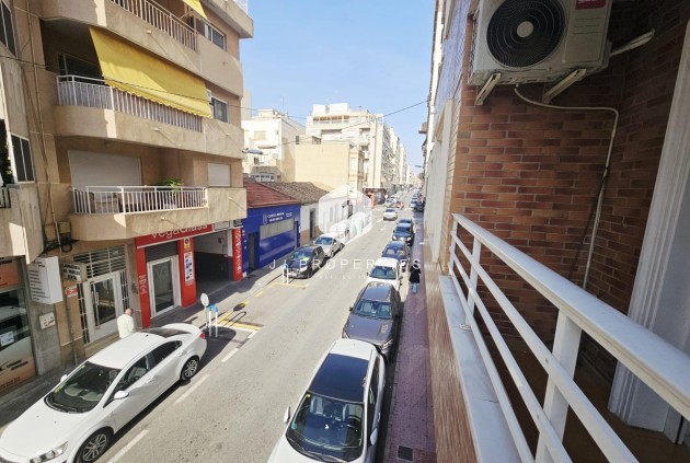 Aus zweiter Hand - Wohnung -
Torrevieja - Estacion de autobuses