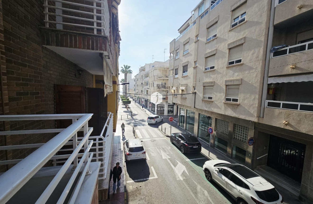 Aus zweiter Hand - Wohnung -
Torrevieja - Estacion de autobuses