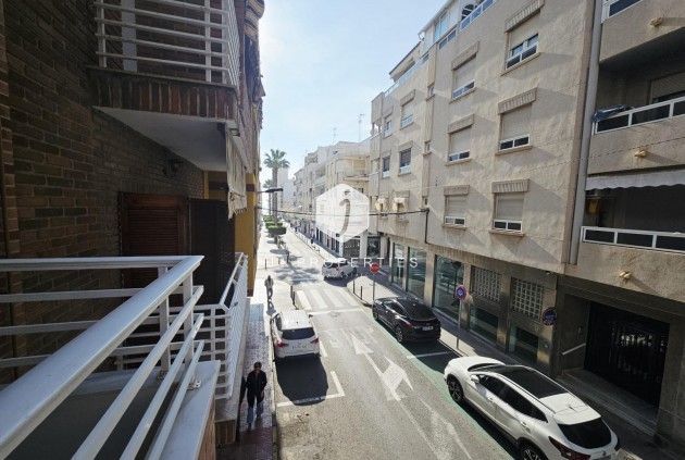 Aus zweiter Hand - Wohnung -
Torrevieja - Estacion de autobuses