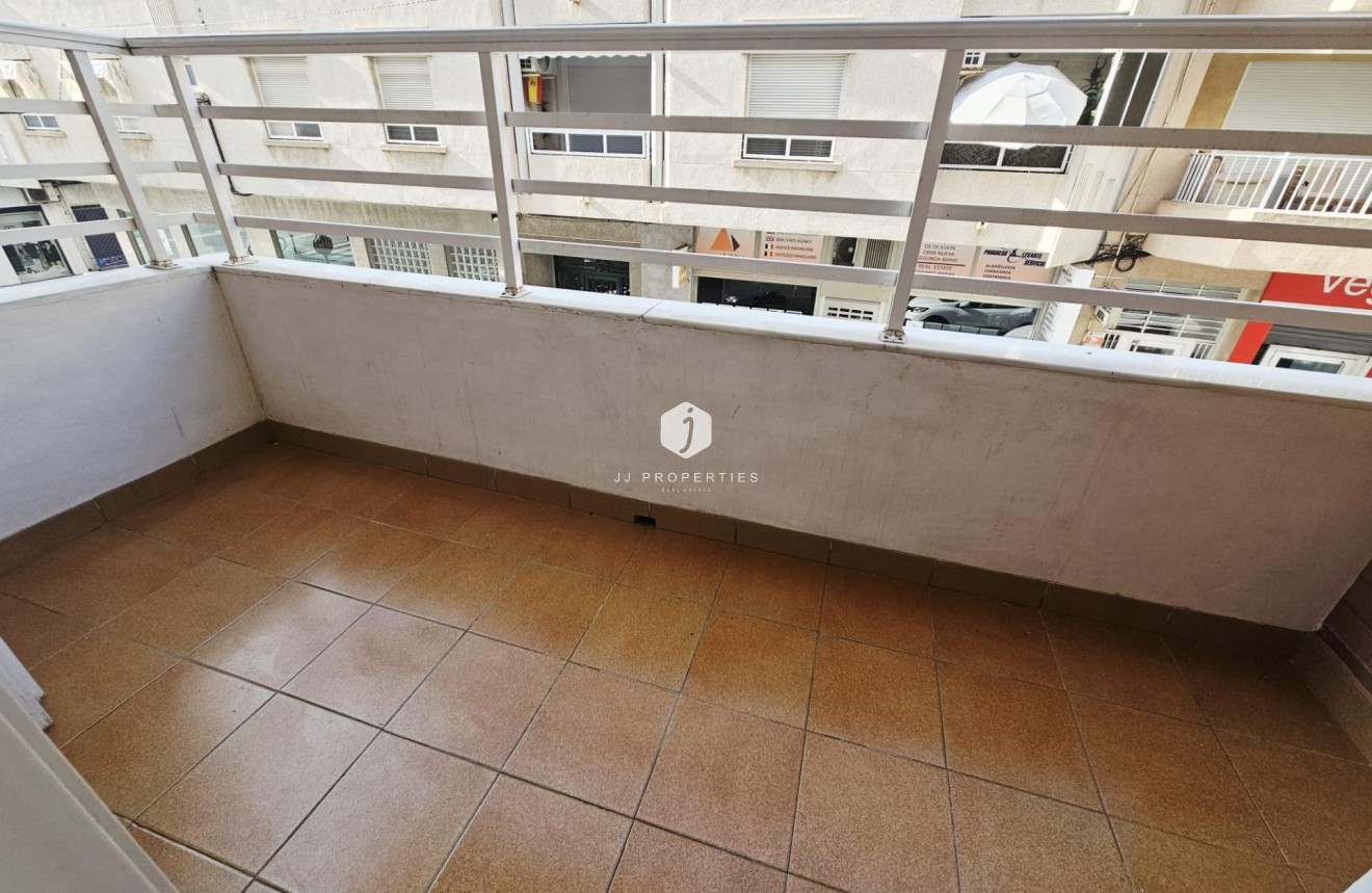 Aus zweiter Hand - Wohnung -
Torrevieja - Estacion de autobuses