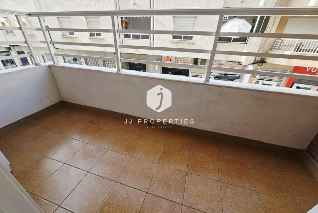 Aus zweiter Hand - Wohnung -
Torrevieja - Estacion de autobuses