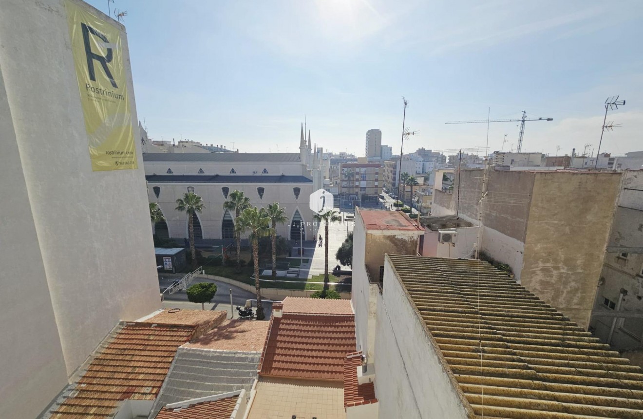 Aus zweiter Hand - Wohnung -
Torrevieja - Estacion de autobuses