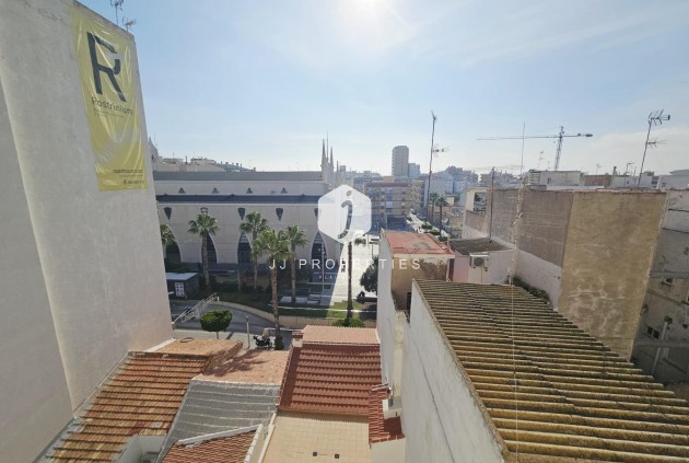 Aus zweiter Hand - Wohnung -
Torrevieja - Estacion de autobuses