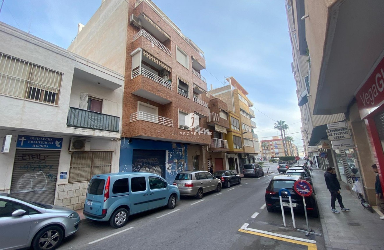 Aus zweiter Hand - Wohnung -
Torrevieja - Estacion de autobuses