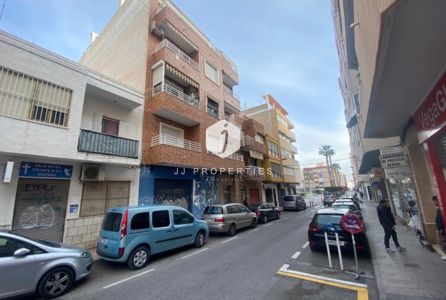 Aus zweiter Hand - Wohnung -
Torrevieja - Estacion de autobuses