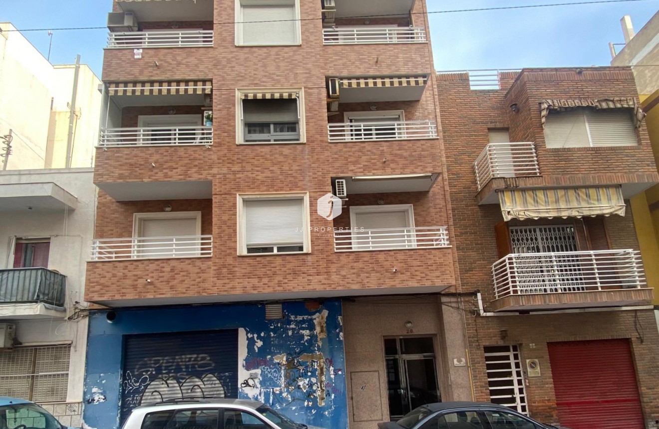 Aus zweiter Hand - Wohnung -
Torrevieja - Estacion de autobuses