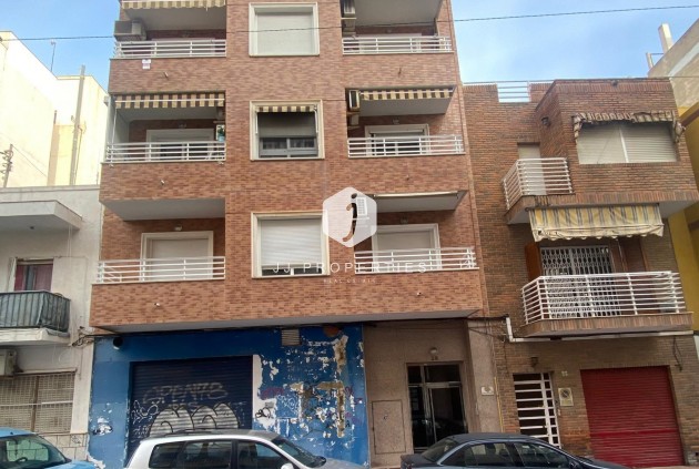 Aus zweiter Hand - Wohnung -
Torrevieja - Estacion de autobuses