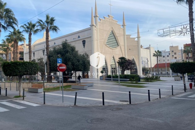 Aus zweiter Hand - Wohnung -
Torrevieja - Estacion de autobuses