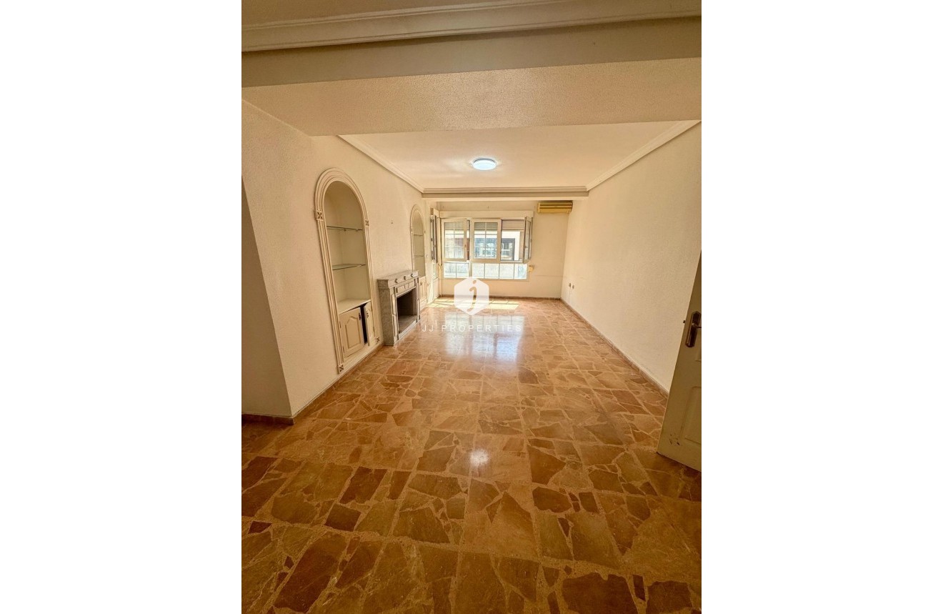 Aus zweiter Hand - Wohnung -
Torrevieja - Centro