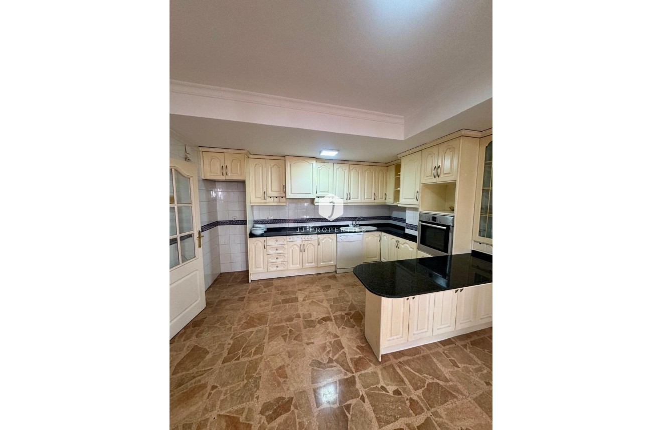 Aus zweiter Hand - Wohnung -
Torrevieja - Centro