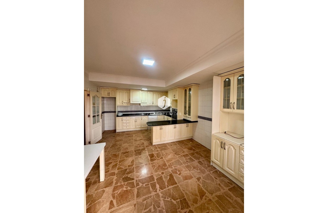 Aus zweiter Hand - Wohnung -
Torrevieja - Centro