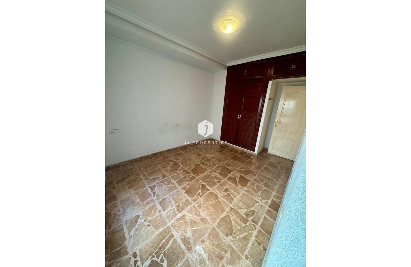 Aus zweiter Hand - Wohnung -
Torrevieja - Centro