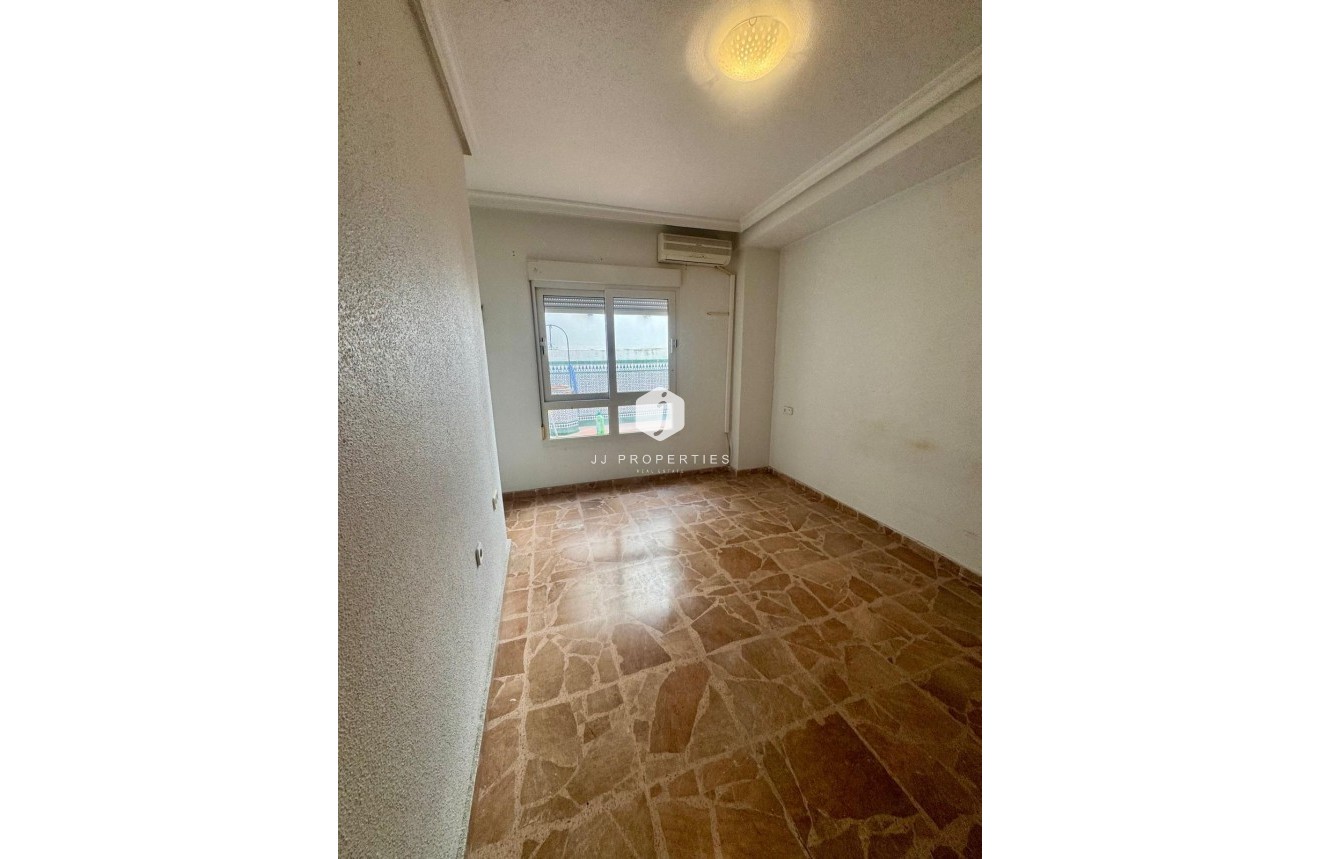 Aus zweiter Hand - Wohnung -
Torrevieja - Centro
