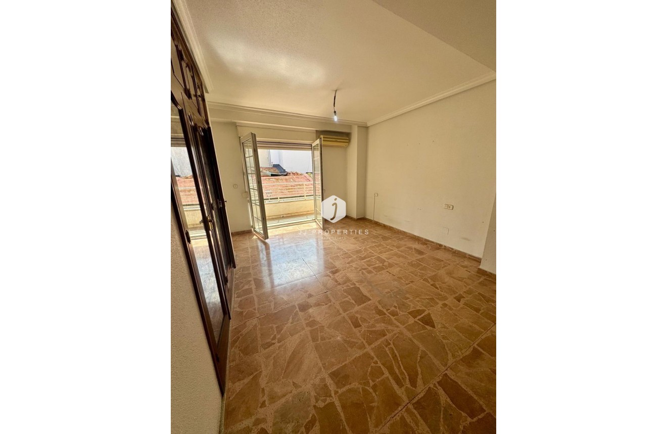 Aus zweiter Hand - Wohnung -
Torrevieja - Centro