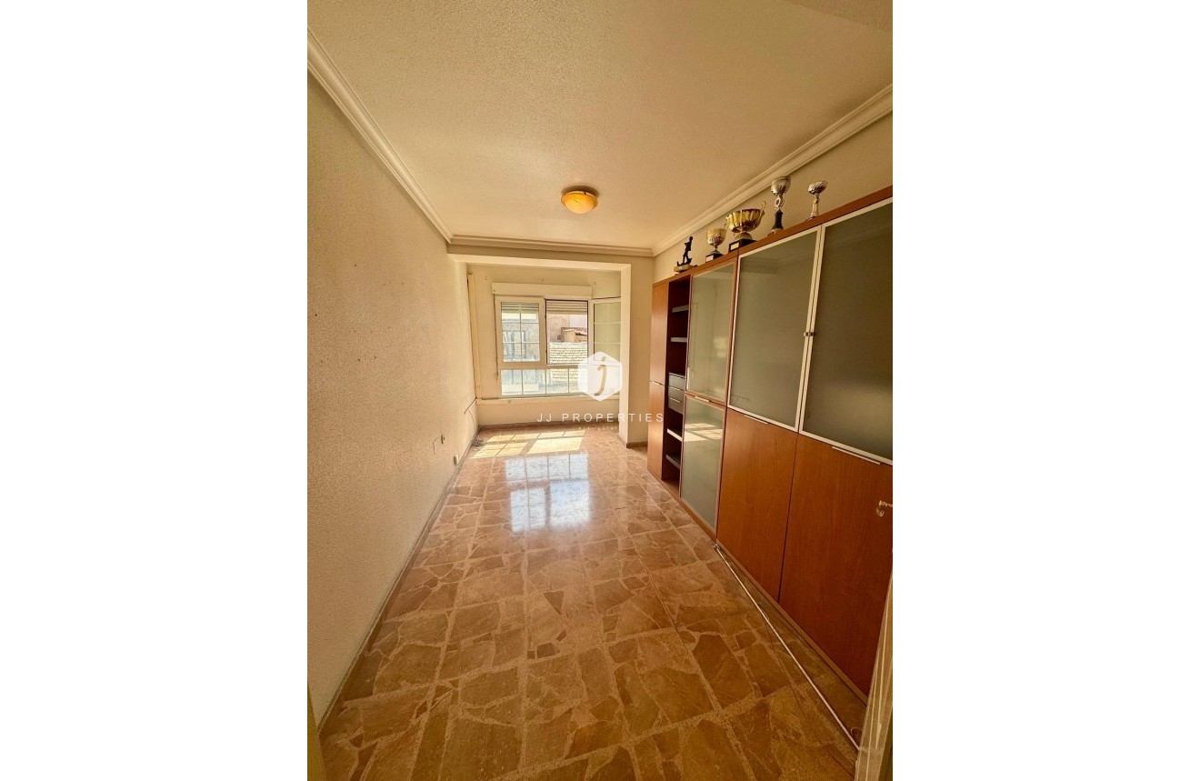 Aus zweiter Hand - Wohnung -
Torrevieja - Centro
