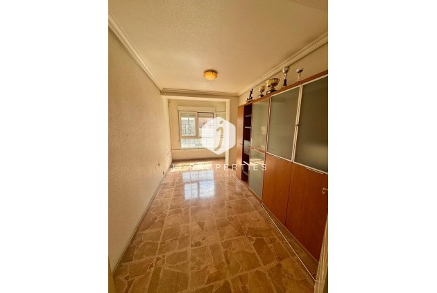 Aus zweiter Hand - Wohnung -
Torrevieja - Centro