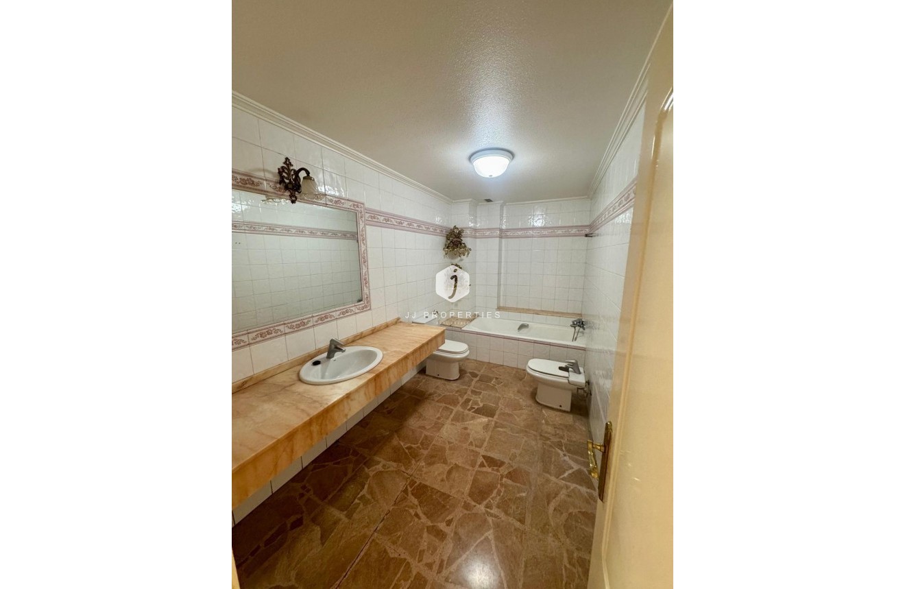 Aus zweiter Hand - Wohnung -
Torrevieja - Centro