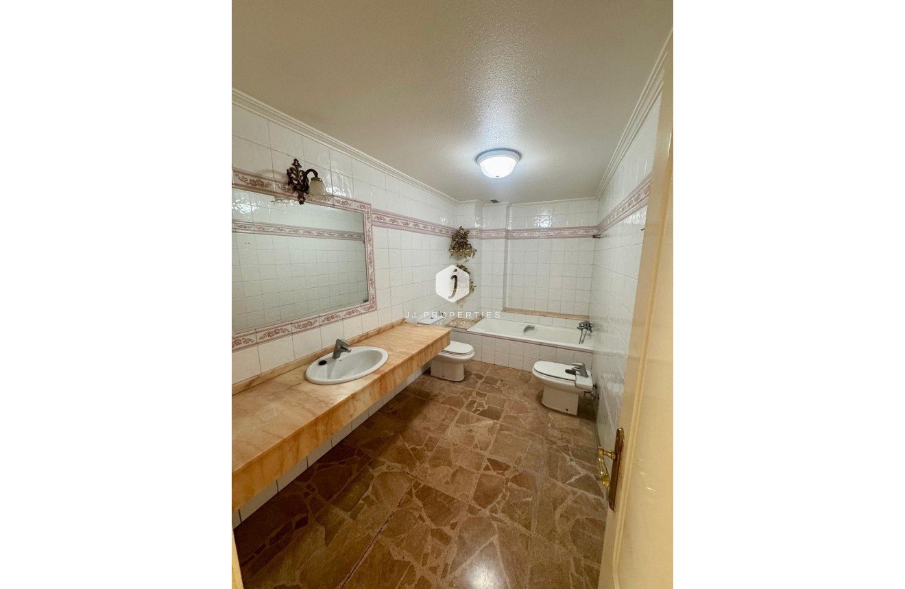Aus zweiter Hand - Wohnung -
Torrevieja - Centro