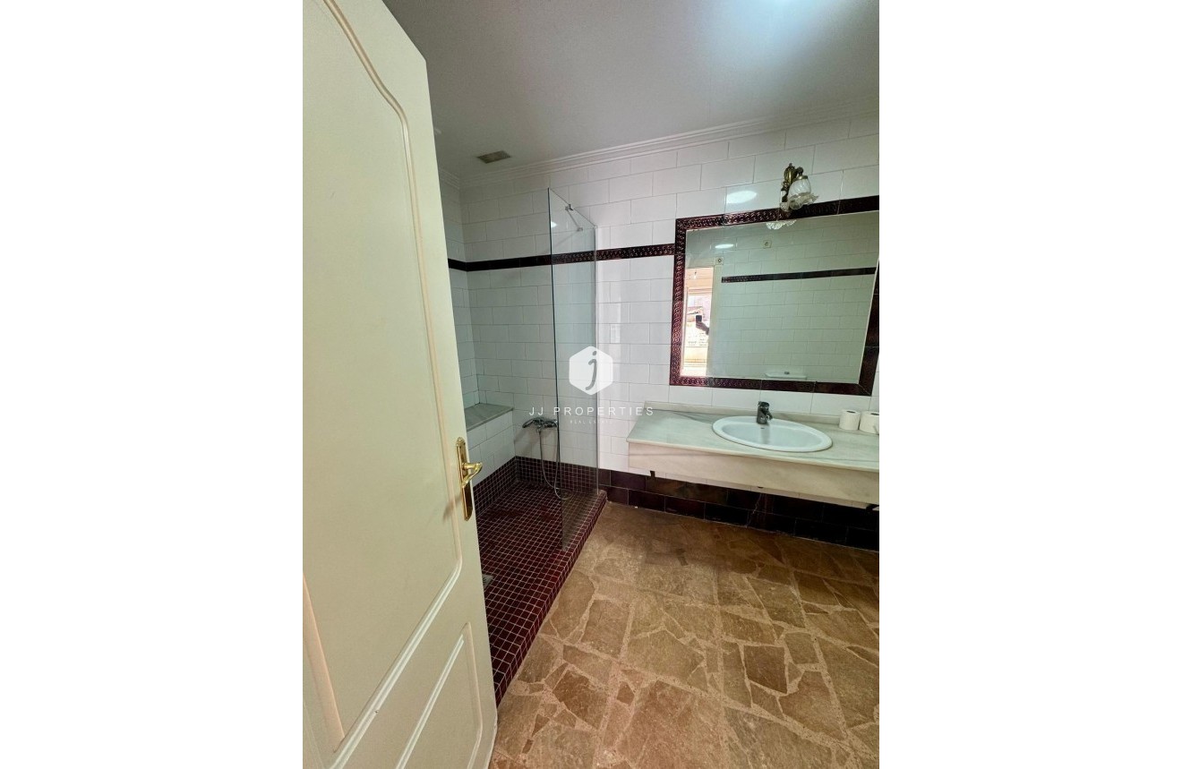 Aus zweiter Hand - Wohnung -
Torrevieja - Centro